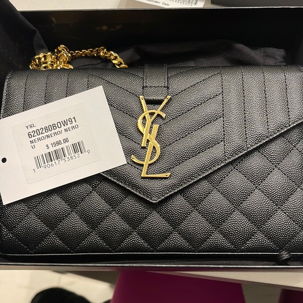 * BRAND NEW NEVER WORN* MONOGRAM CHAIN WALLET IN MIX MATELASSÉ GRAIN DE POUDRE